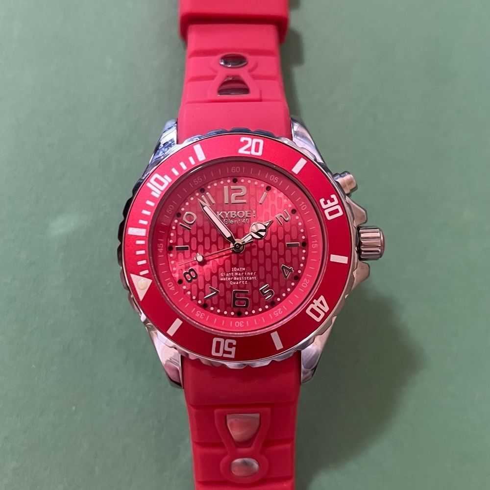 KYBOE silver watch silicone band 40 mm pale red color Unisex